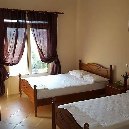 Golden Beach Hotel 酒店