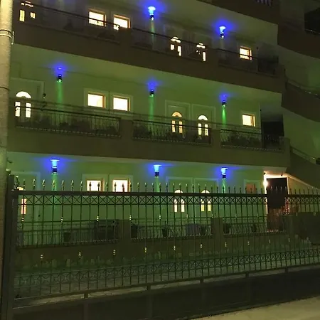 Golden Beach Hotel 酒店 3*