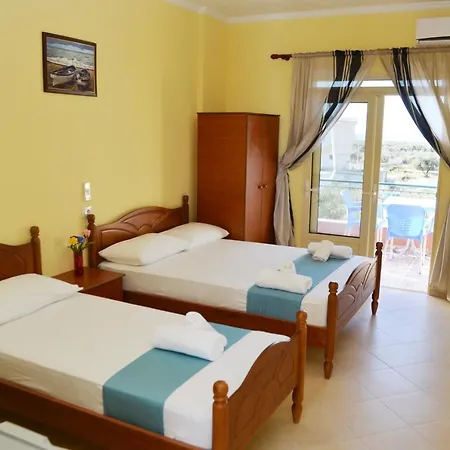 Golden Beach Hotel 酒店 3*