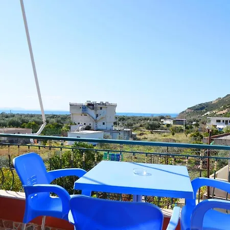 Golden Beach Hotel 酒店 3*