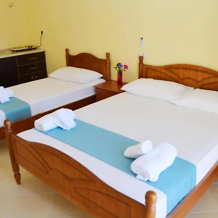 Golden Beach Hotel 3* Sarandë