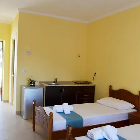 Golden Beach Hotel 3* Sarandë