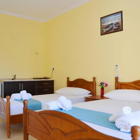 酒店 Golden Beach Hotel 3*