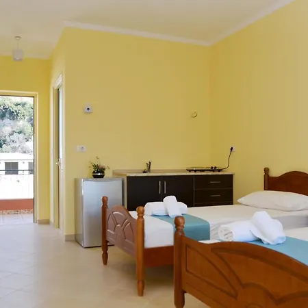 Golden Beach Hotel 3* Sarandë